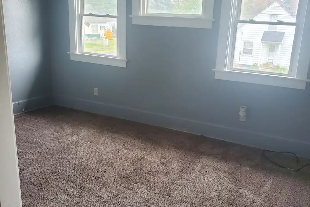 710 E Lake St – photo 1