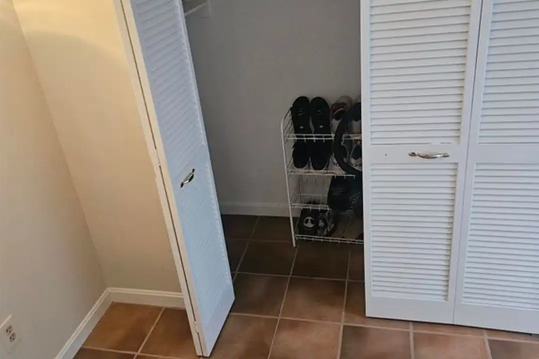18 Landsdown Dr unit 18 - More