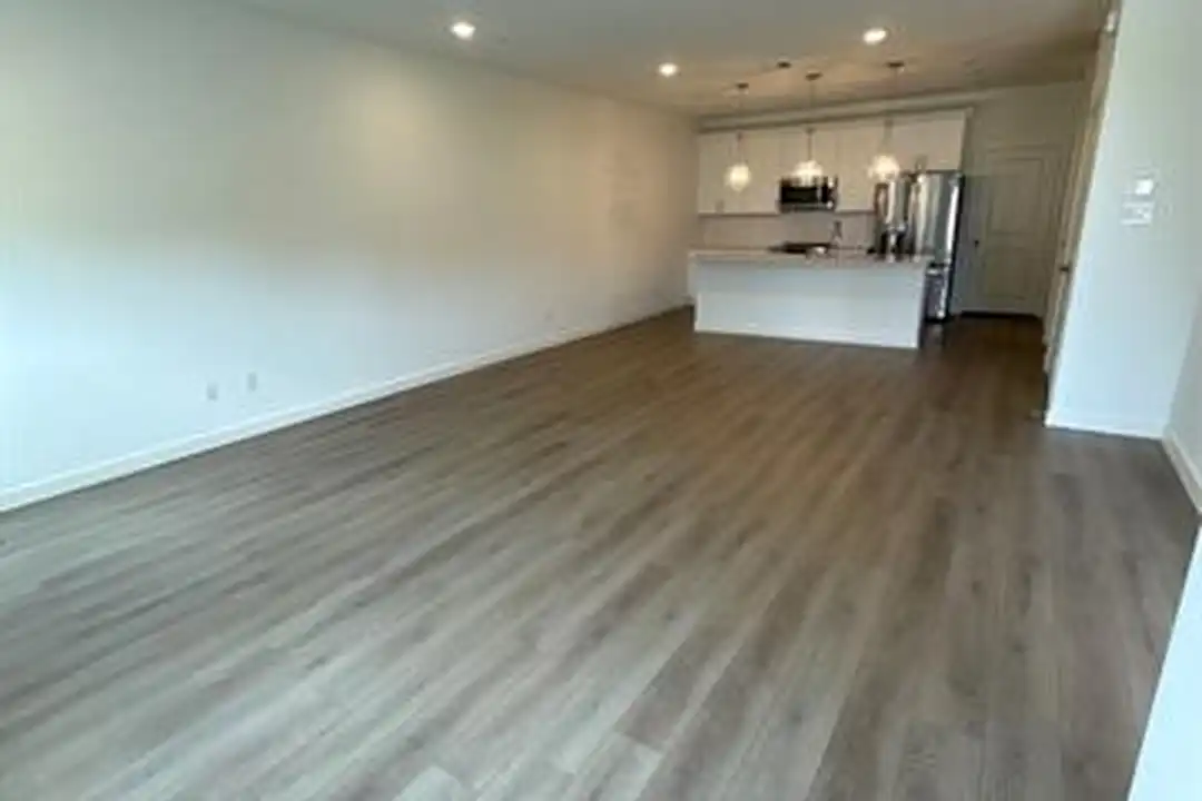 7621 Dakota Dr - View 4