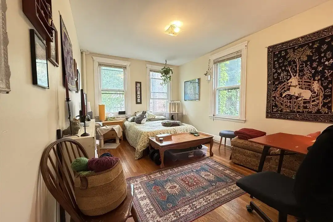 Apartment in Brighton, Cleveland Circle - More