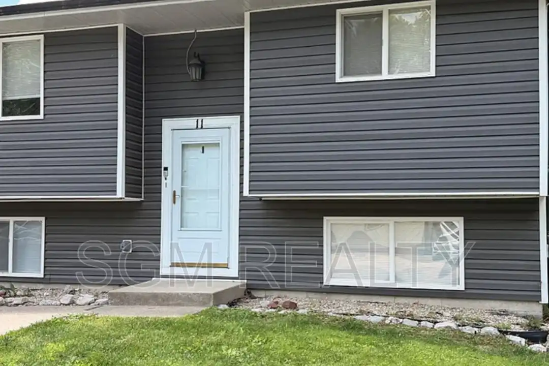 11 Saddlewood Ln