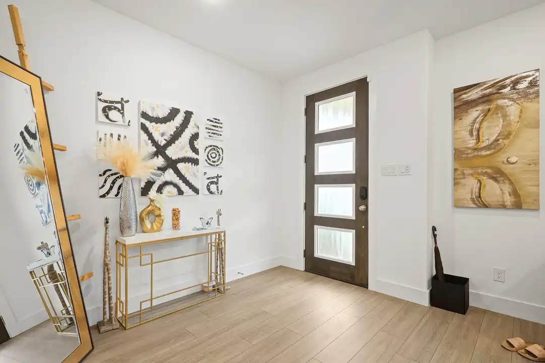 1013 Carnation Dr - View 6