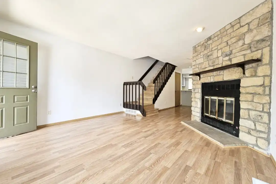 8209 S Fillmore Way - View 2