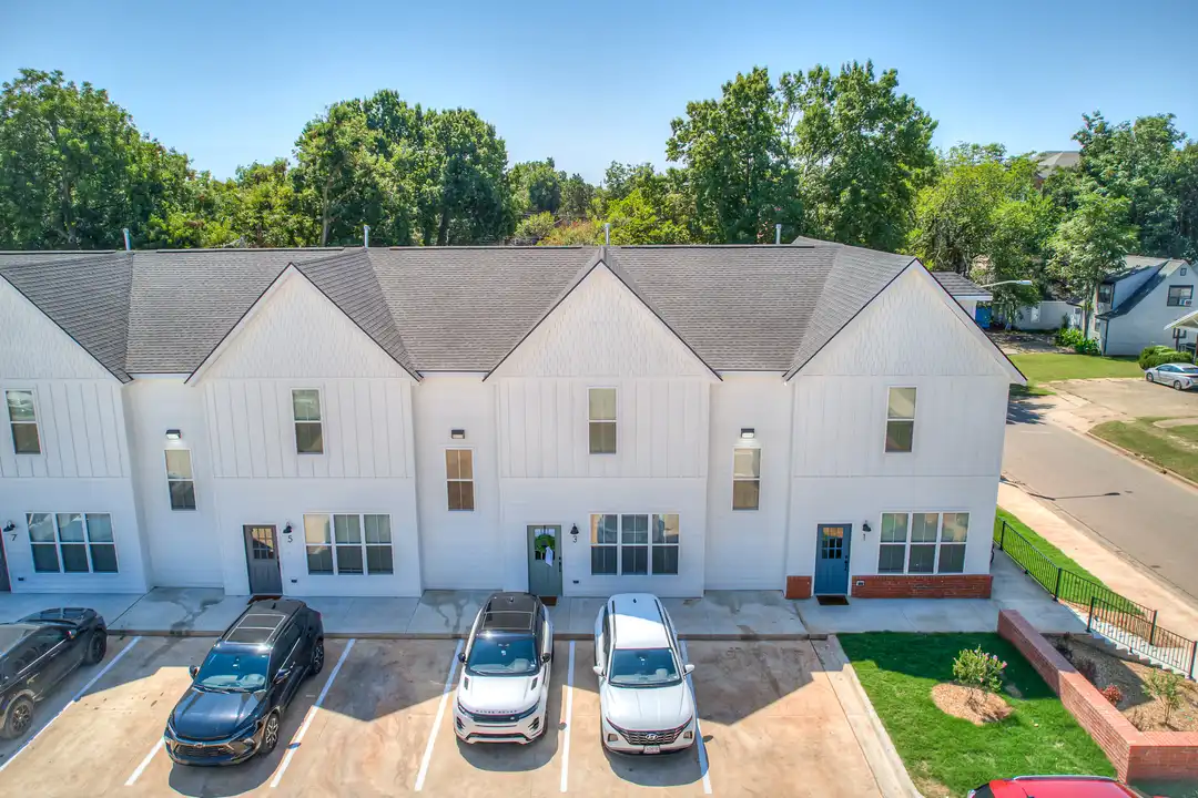1644 N Leverett Ave - View 4