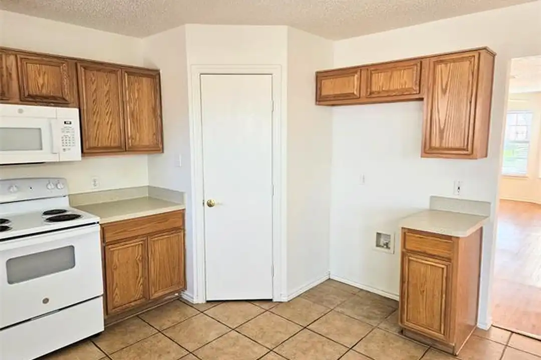 8405 3 Bars Dr - More