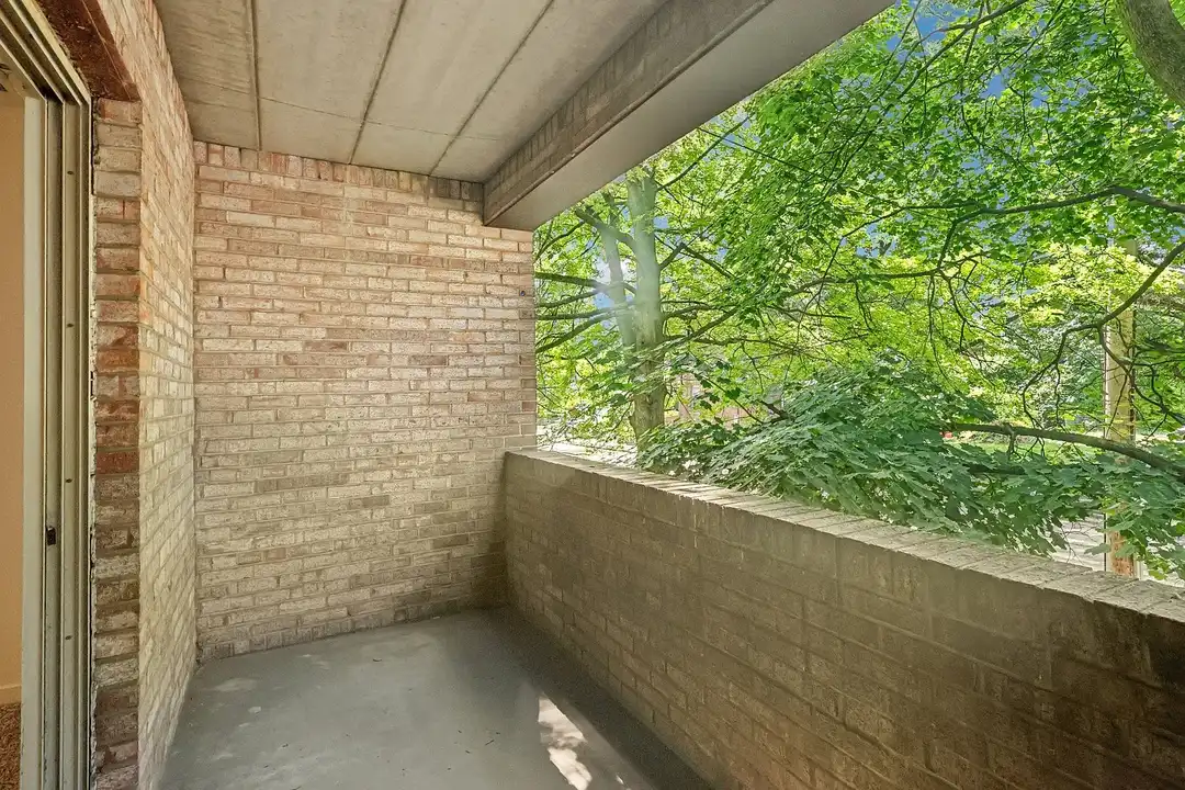 Roberta Gardens Apartments – photo 1