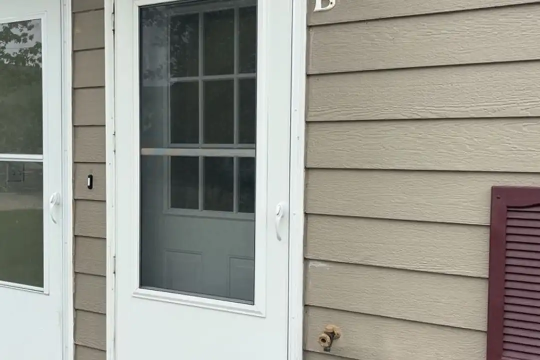 915 Defoe St unit B - More
