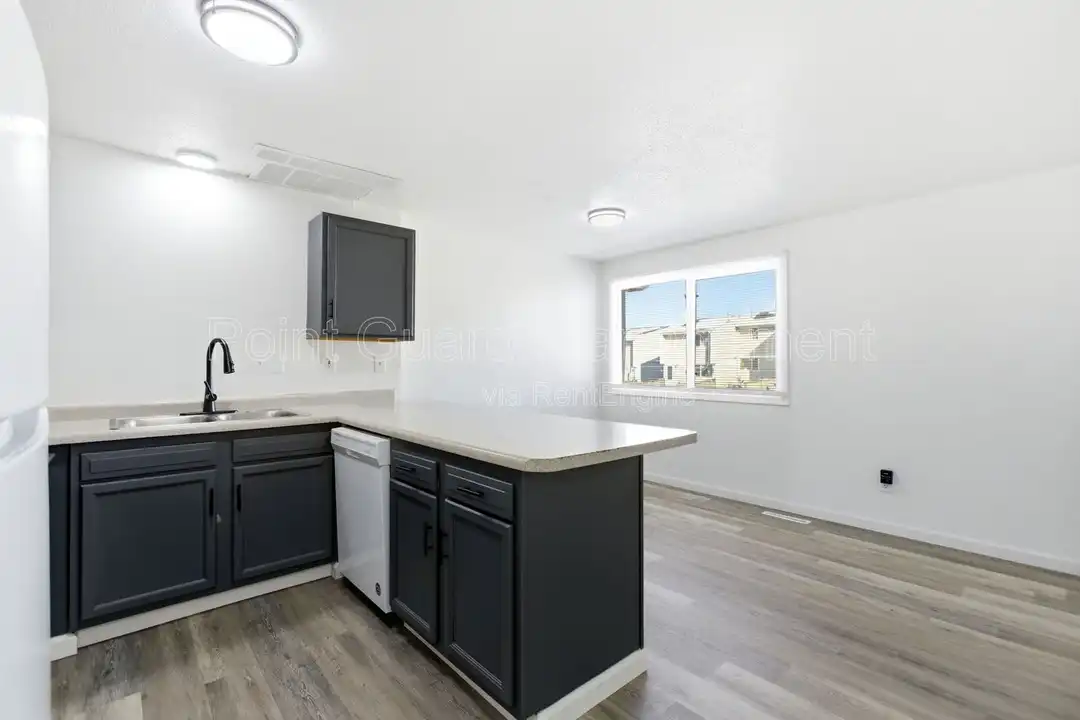 2048 S Cleveland Ave - View 6