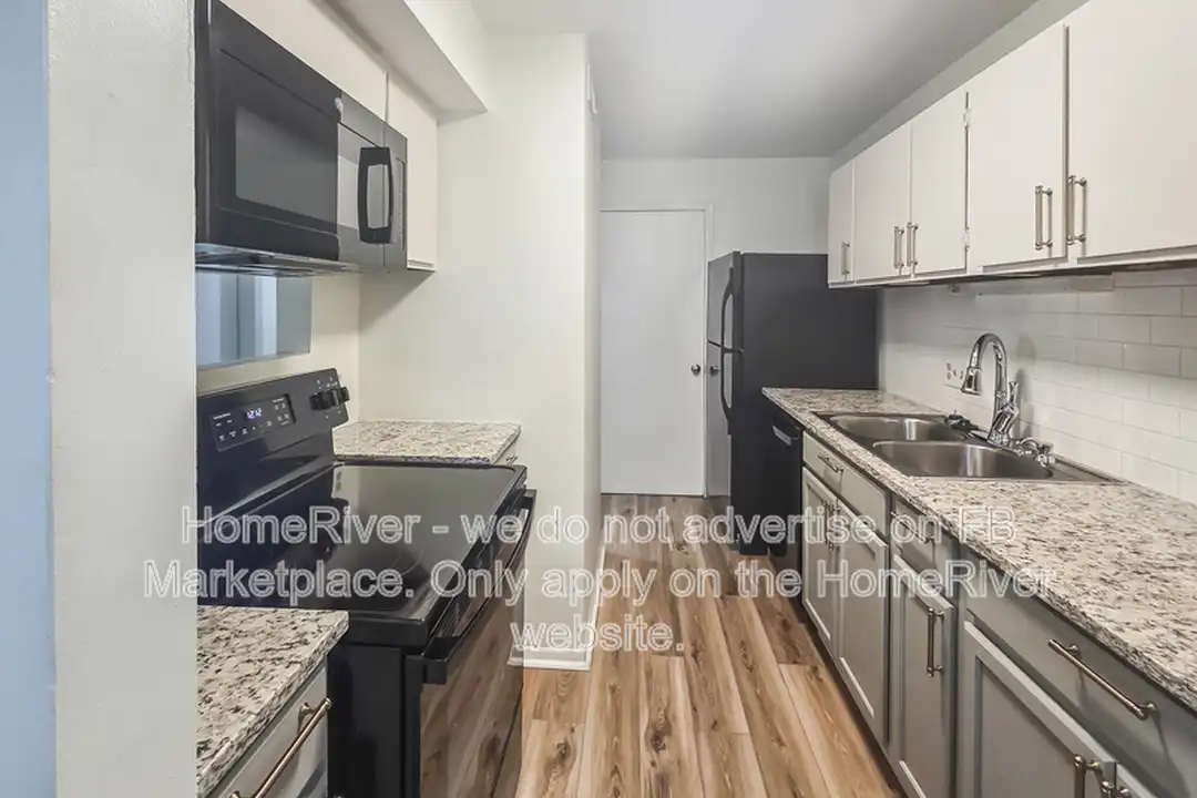 Apartment in Charlotte, The Cloisters - View 3