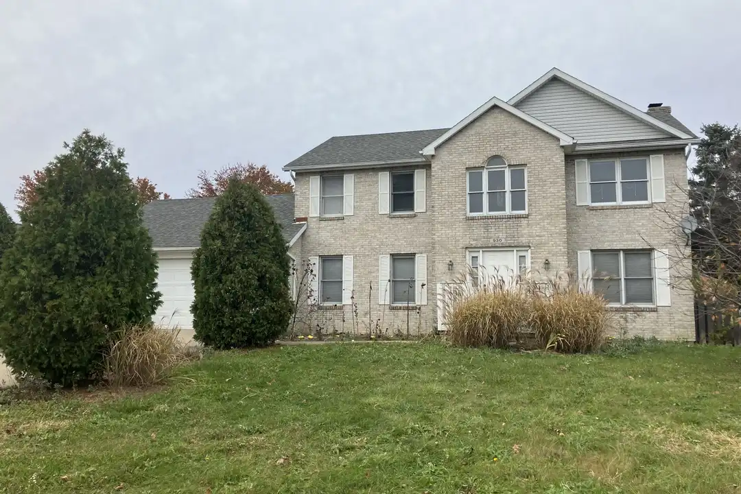 930 Barks Rd E – photo 1 of 15