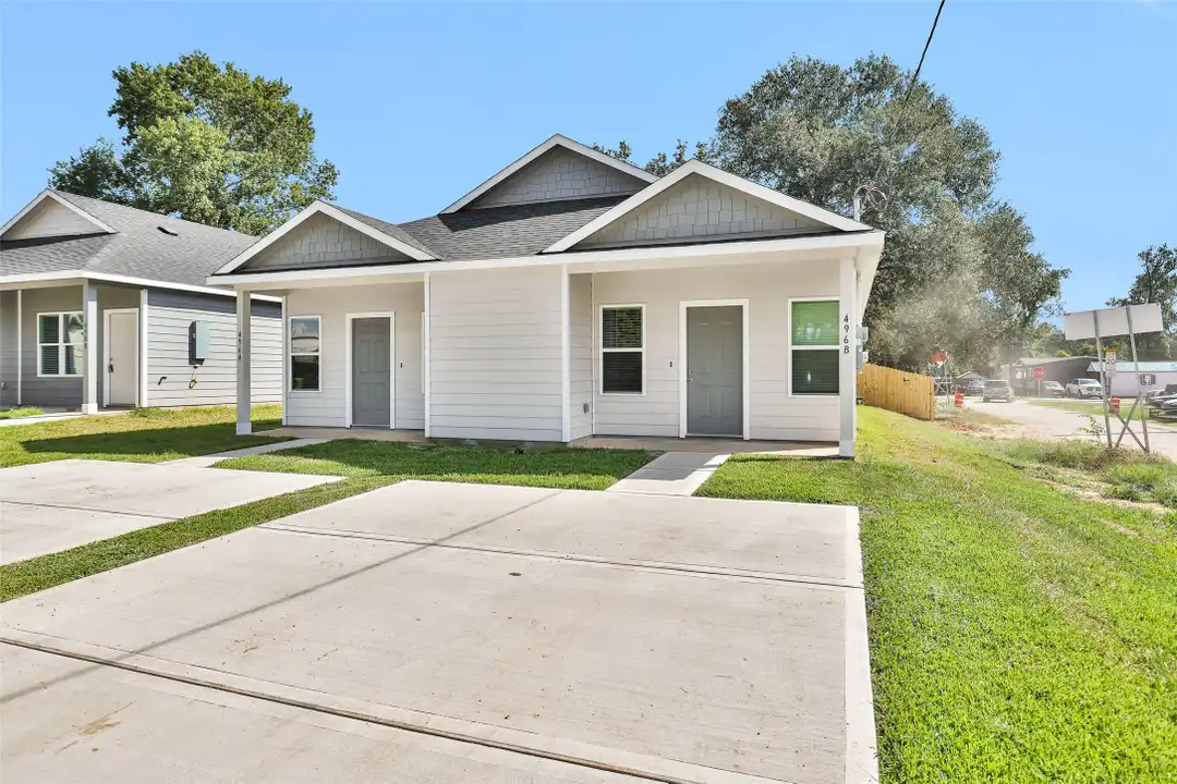 496 Golden St unit B - View 3