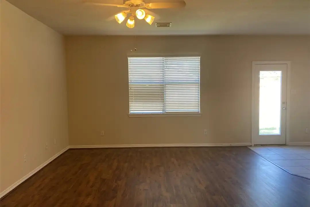 2912 Ashbrook Ln - View 2