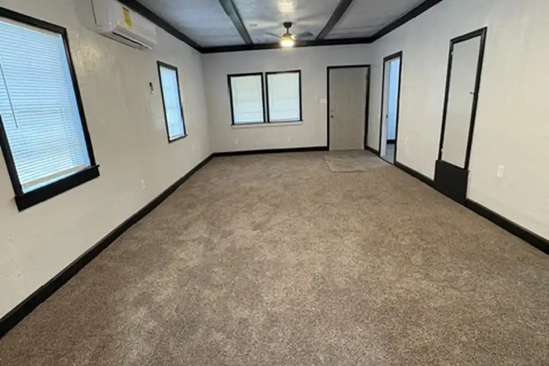 904 SW G Ave - View 2