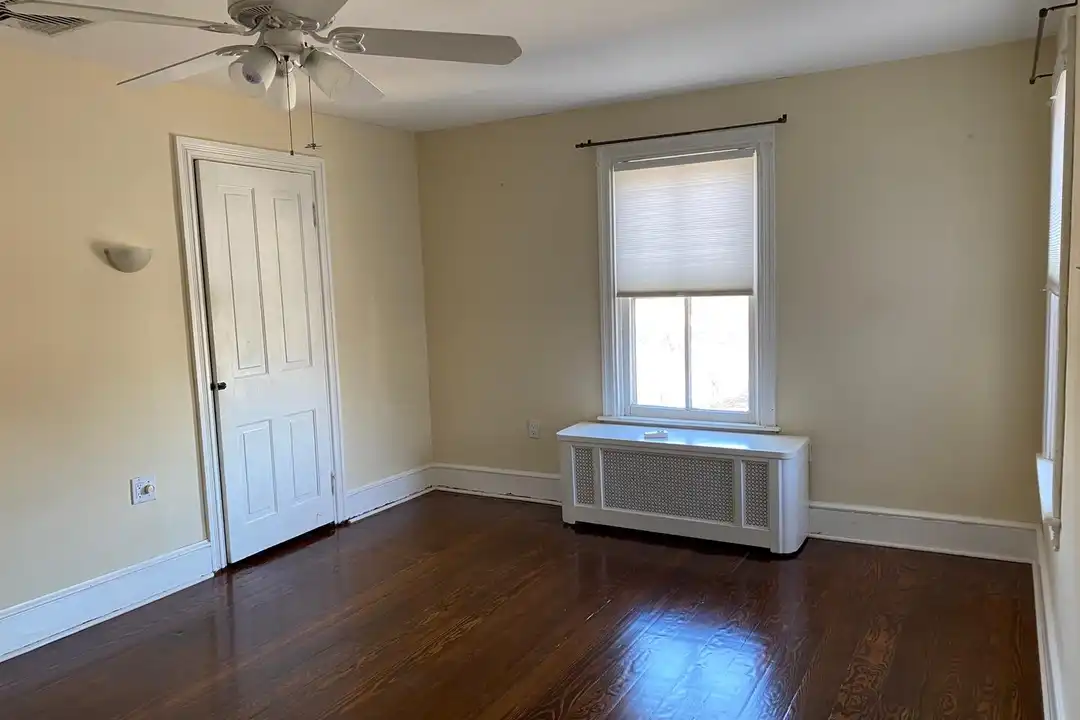17 Walnut St - More