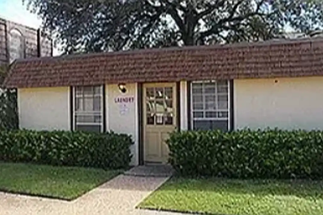Whispering Oaks – photo 1