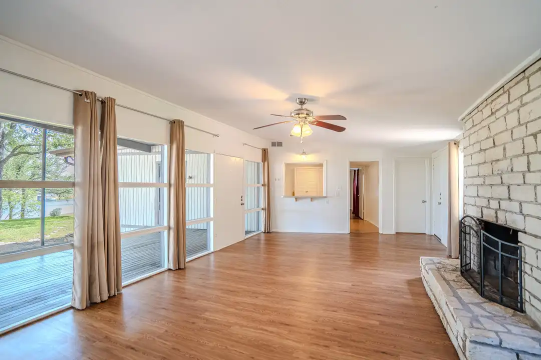16013 Edwards Dr - View 6