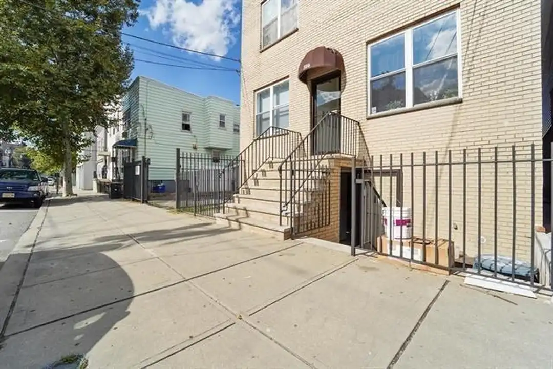 514 4th St unit 3 - View 2