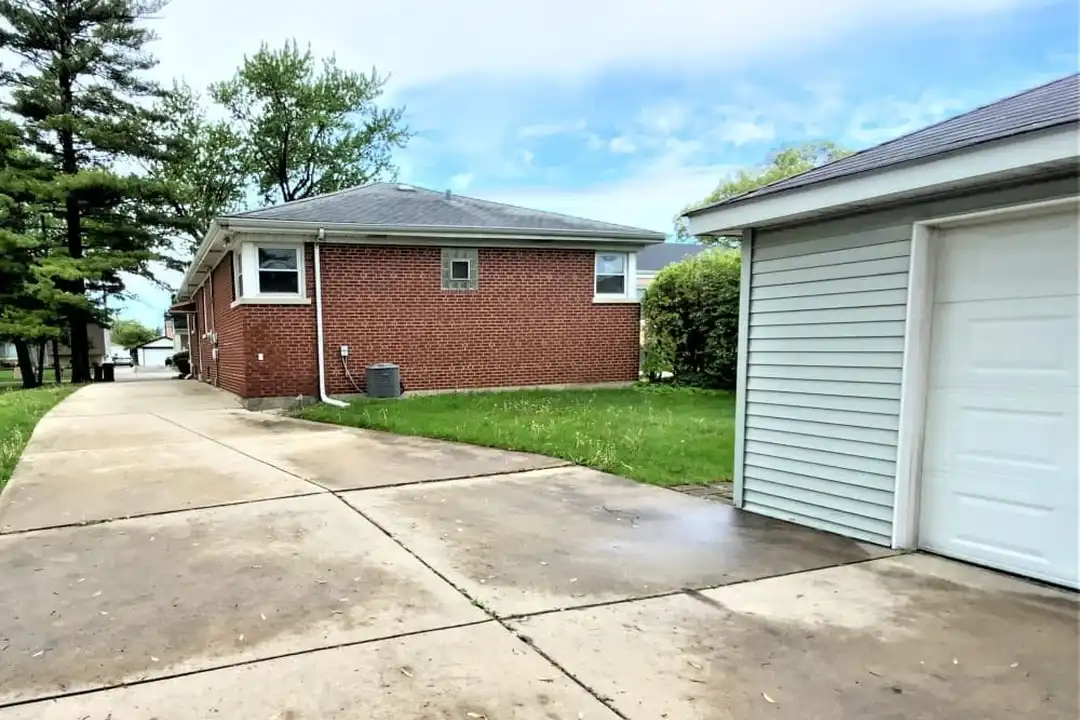 1453 Heidorn Ave – photo 1 of 10
