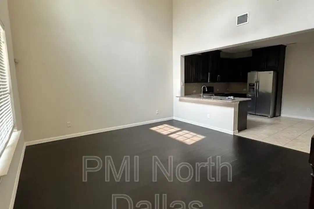 532 S Greenville Ave - View 2
