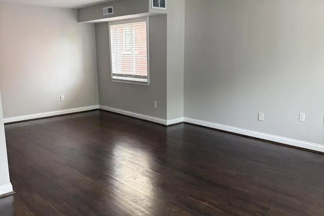 Apartment in Cincinnati, Bond Hill - View 5