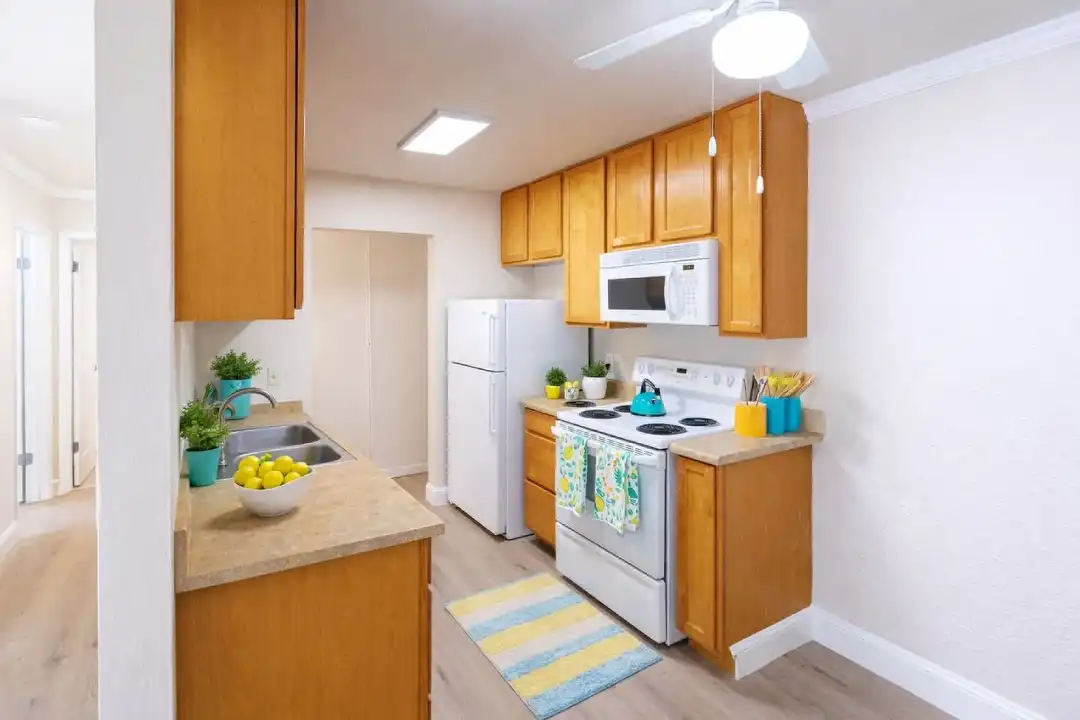 Sequoia Grove Apartments – photo 1