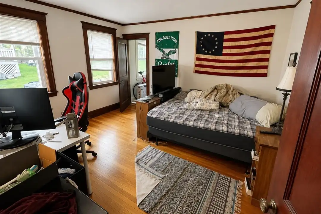 Apartment in Boston, Oak Square, Brighton - More