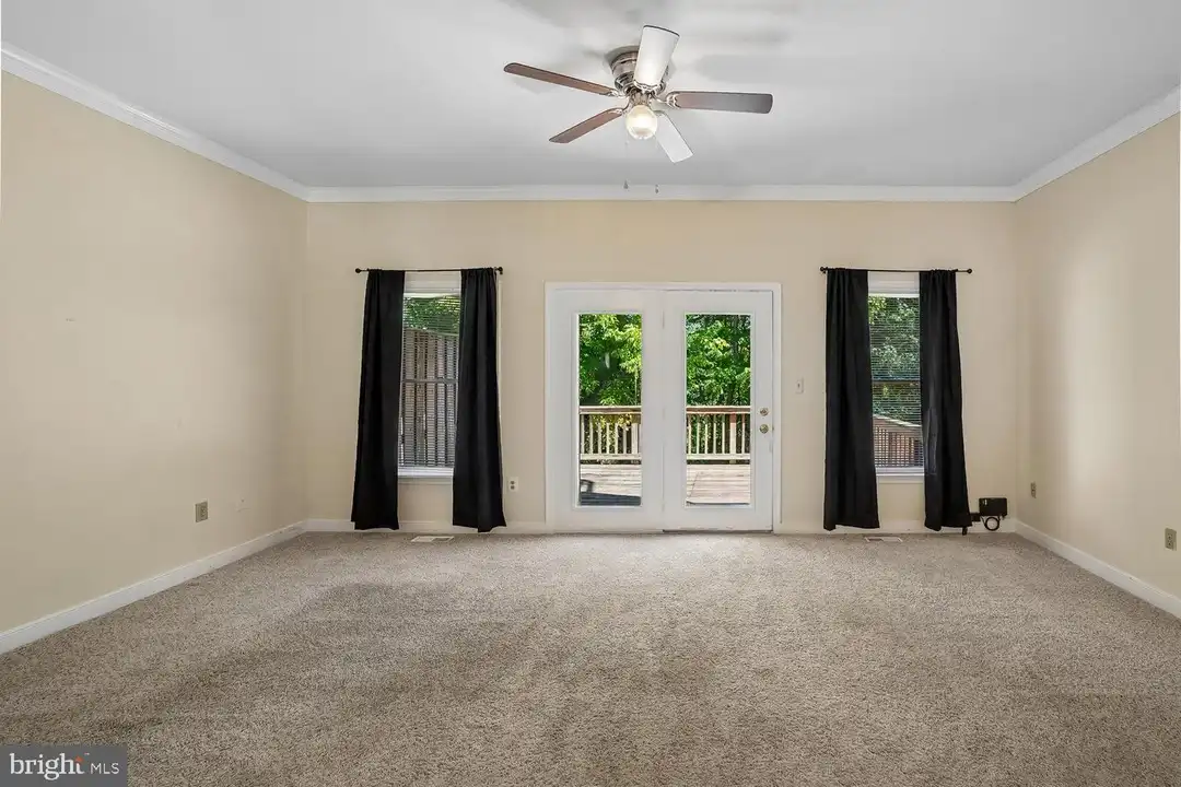 905 Shaw Ct - More