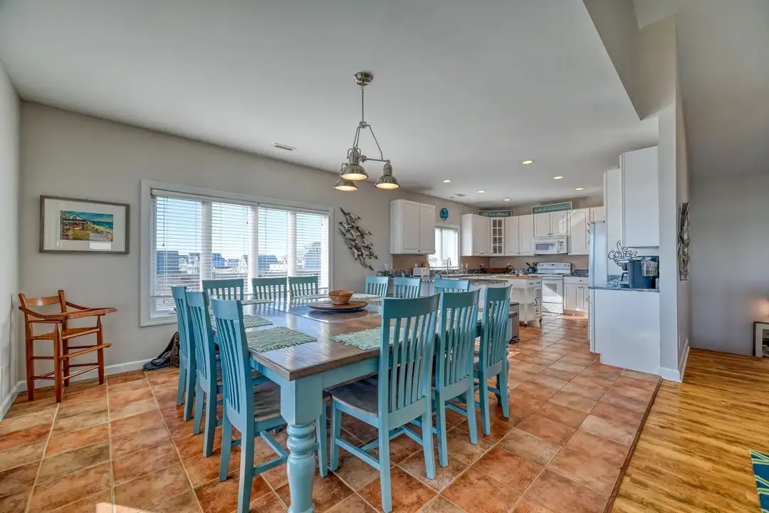 1821 N Shore Dr - More