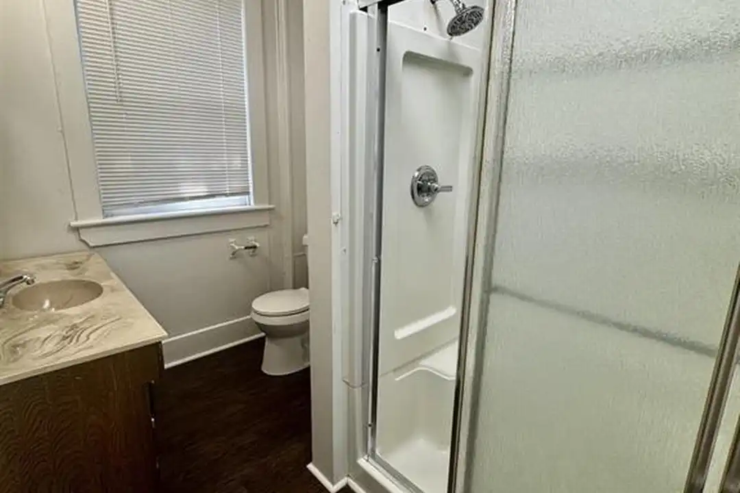 1104 Polk St - More