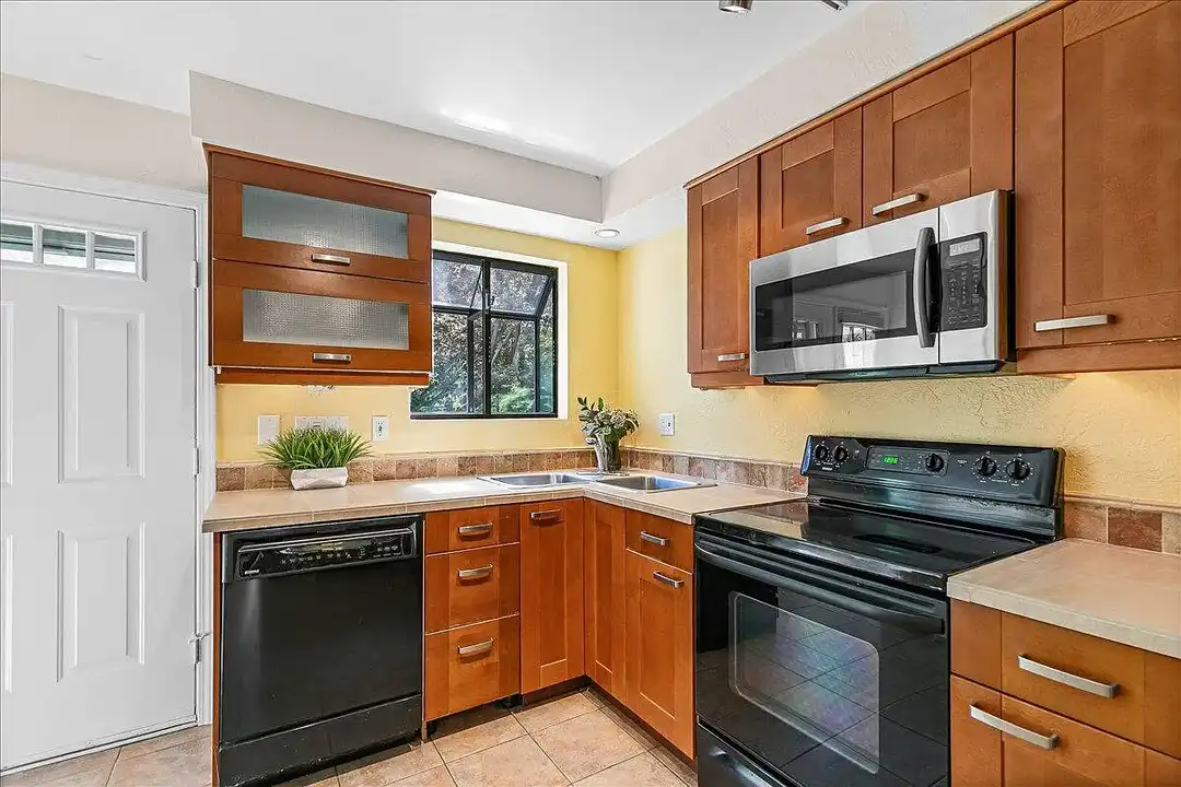 495 Chestnut St unit 16 - View 3