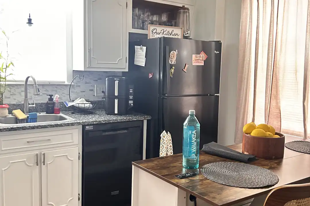 402 Douglass St – photo 1 of 6