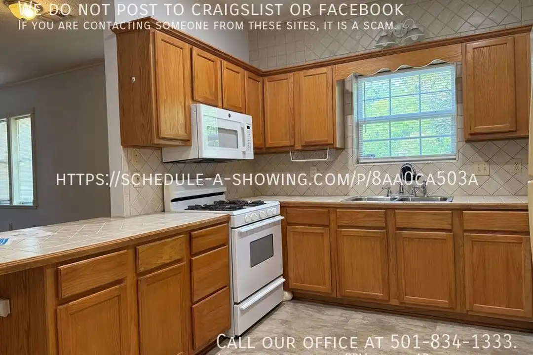 704 E North St - More
