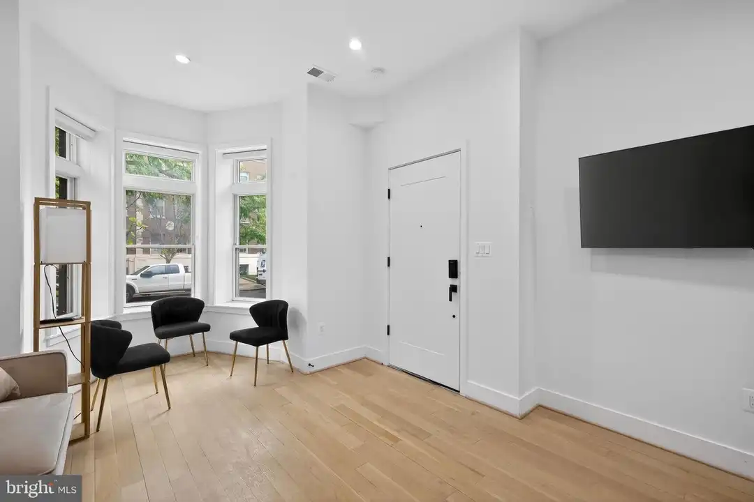Apartment in Washington - View 4