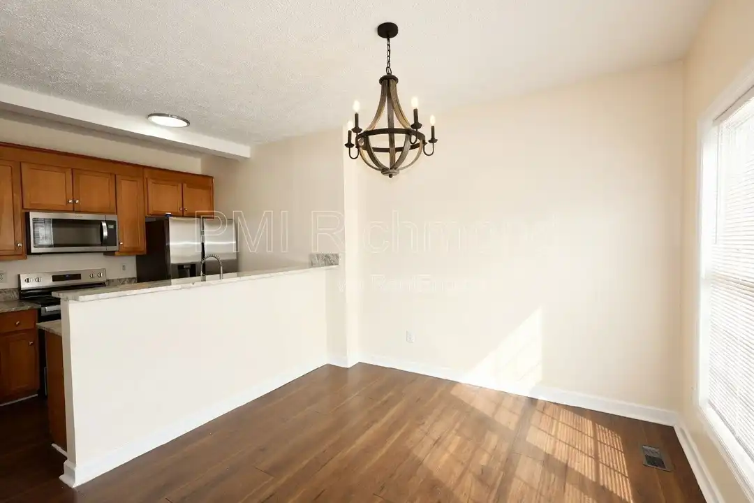 2716 Goyne Loop - View 3
