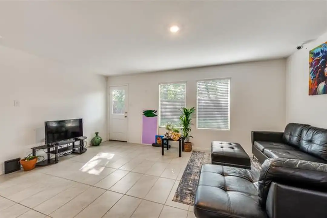 1416 Clairborne Ct - More