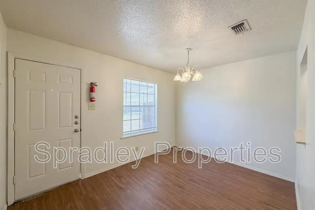 3705A Ivanhoe Dr - More