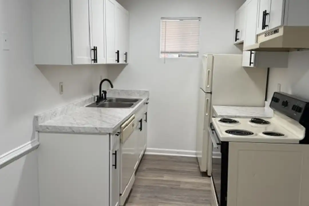 601 King George Ave SW unit 9 – photo 1