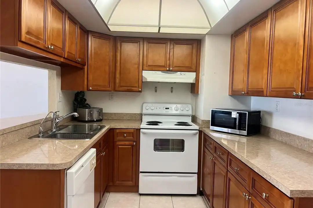 400 Island Way #608 - View 4