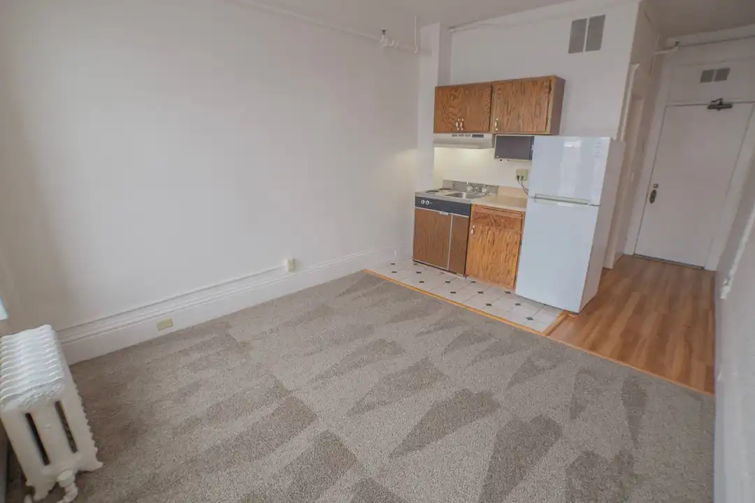 26 Roberts St N unit 412 – photo 1 of 6