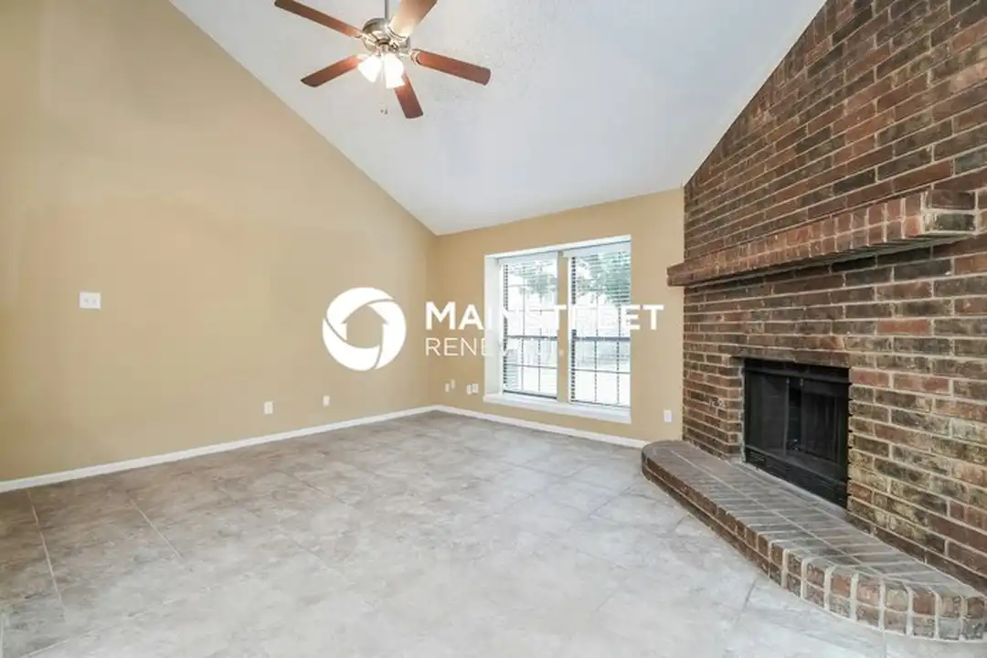 House in Grand Prairie - View 5