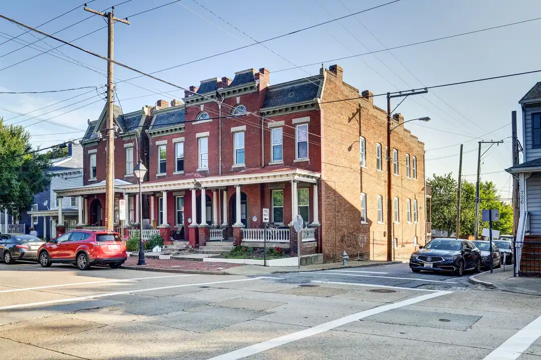 800 W Clay St unit B UPSTAIRS – photo 1
