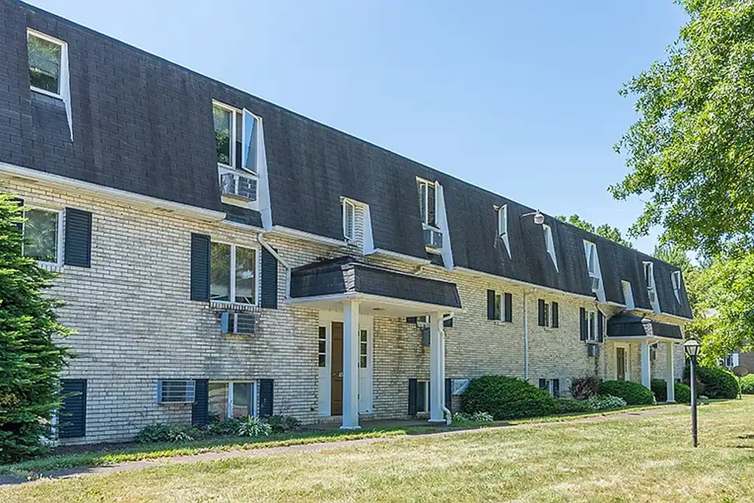 Lake Cable Village Apartments – photo 1