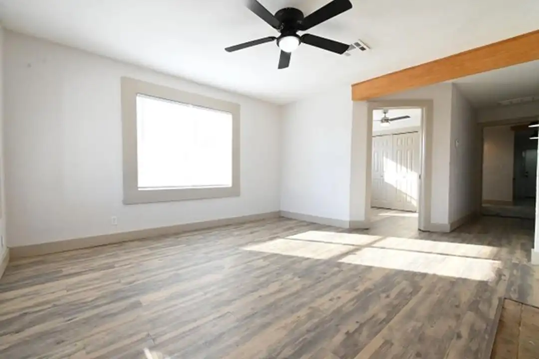 1117 N Youngs Blvd - View 3