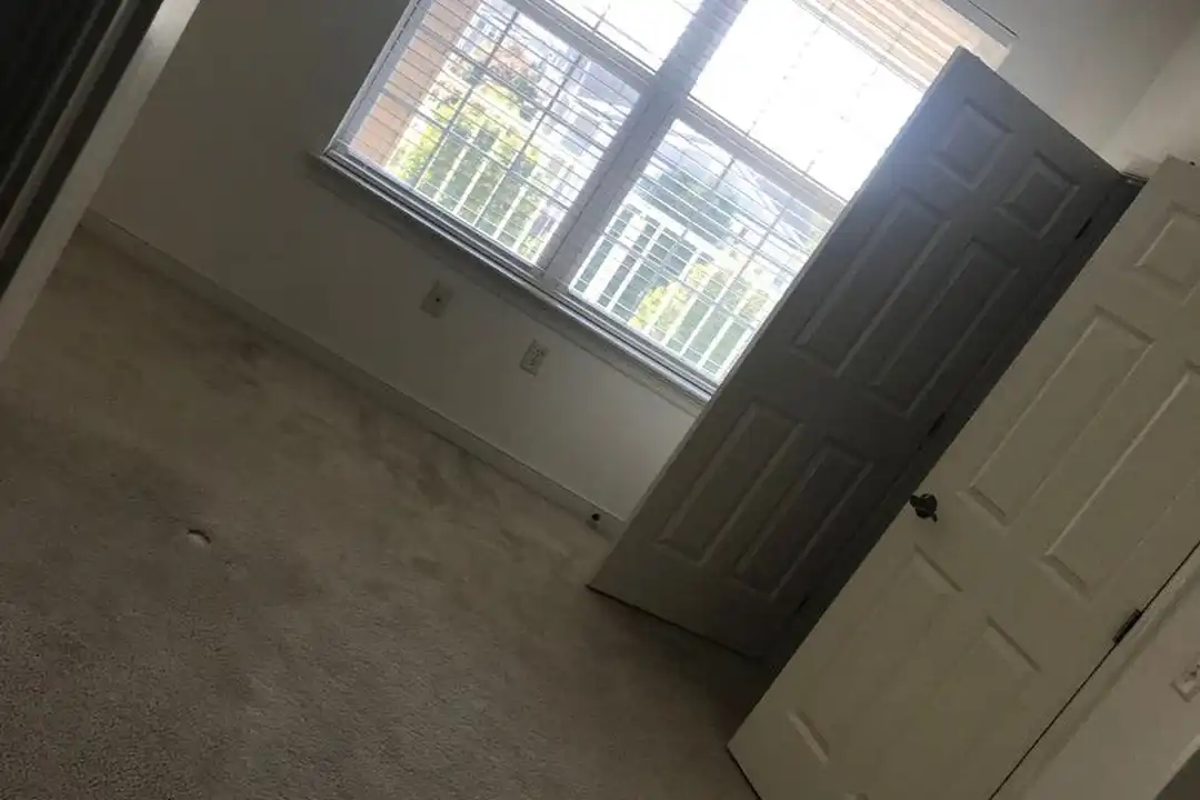100 Deerfield Ln - View 2