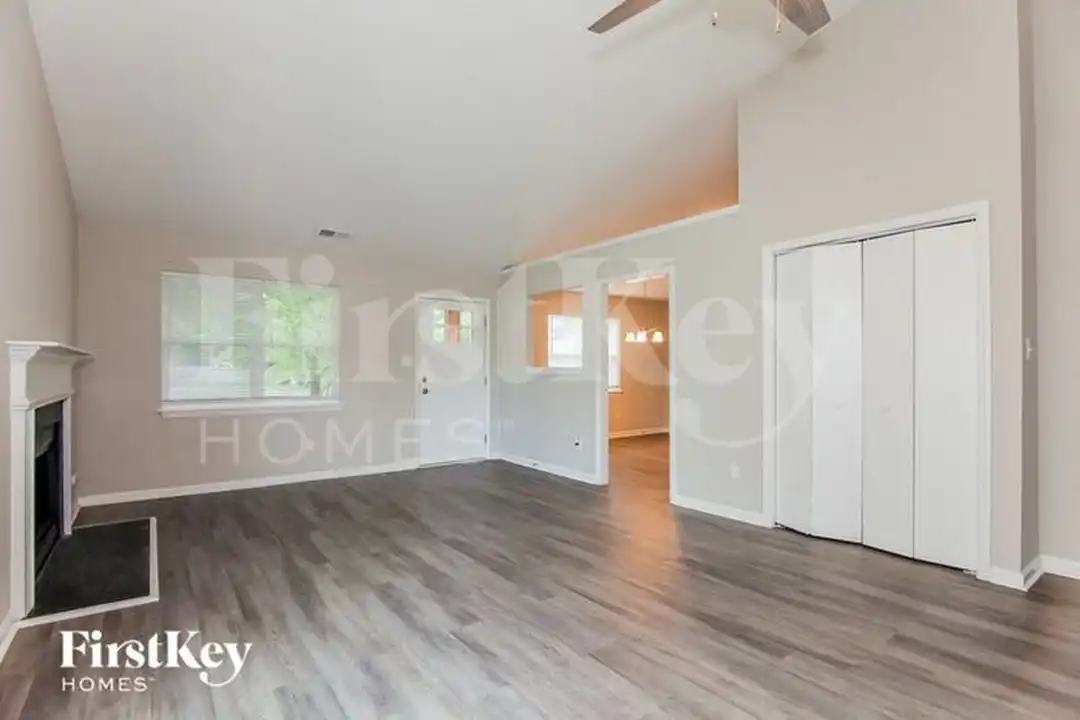 1320 Eagles Landing Dr - View 3