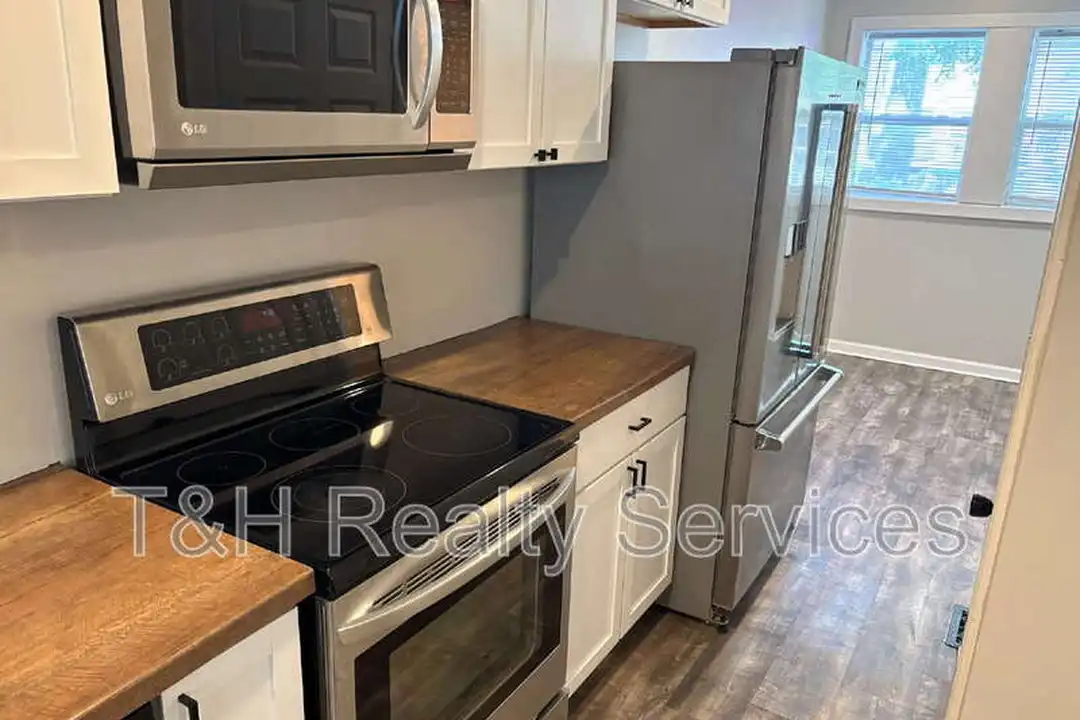 2921 N Delaware St - View 5