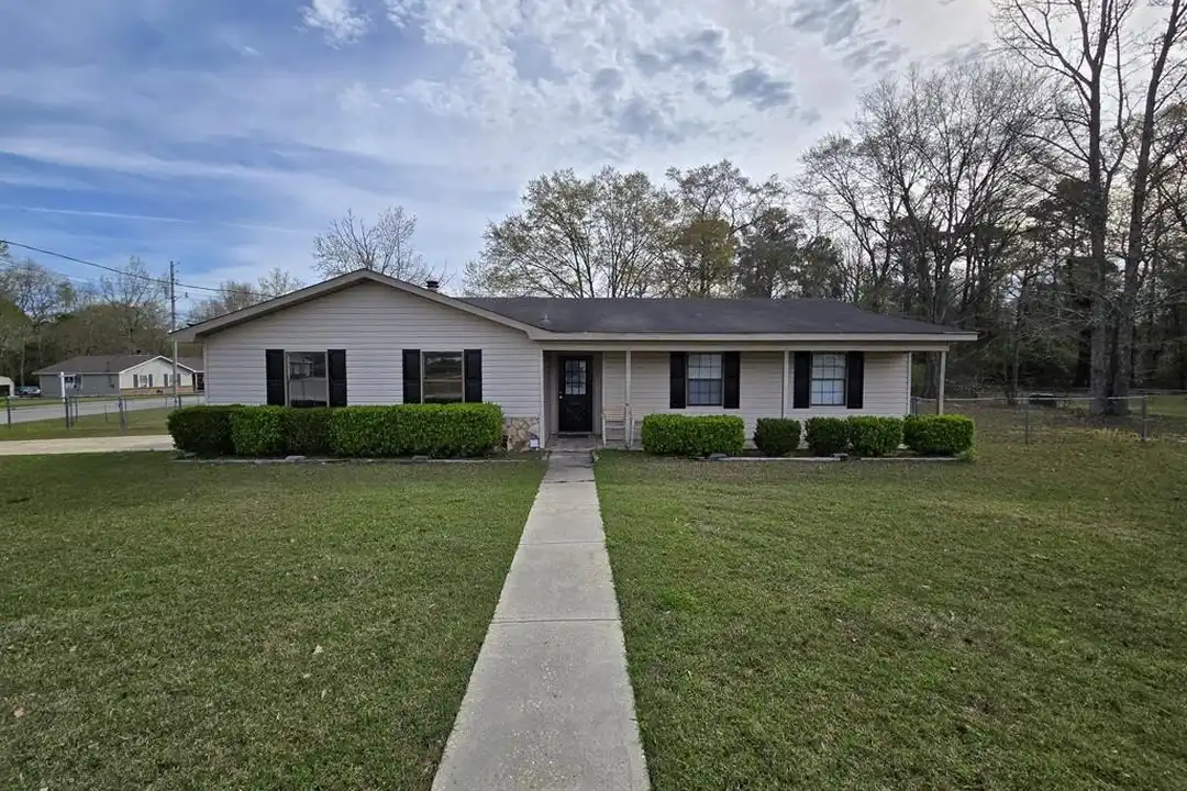 Marianna, FL 3 Bedroom Houses for Rent – photo 1 of 6