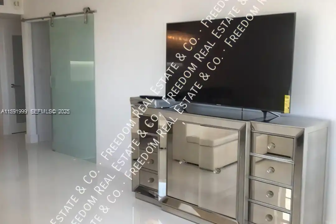 100 Lincoln Rd - View 4