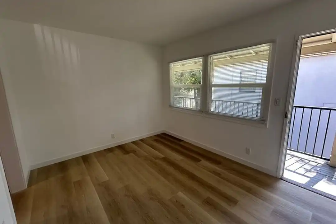 Apartment in Burbank - View 3
