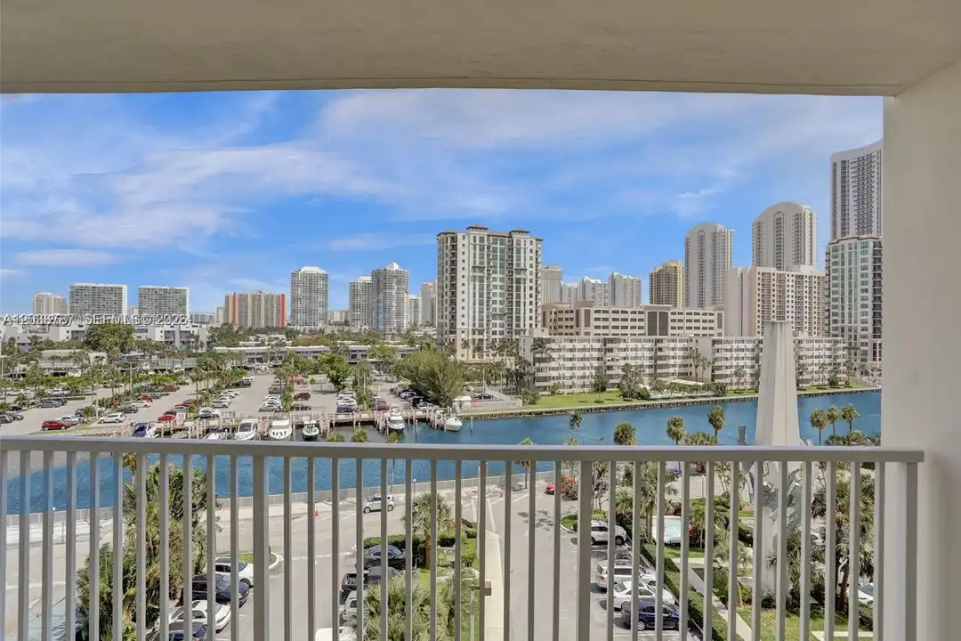 300 Bayview Dr unit 1711 - View 6